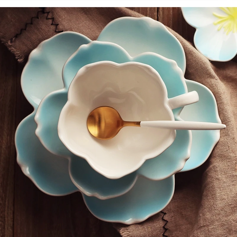 

Маленький керамический сервиз в европейском стиле, чайный английский