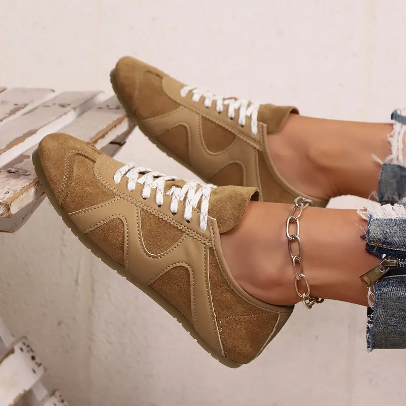 الأحذية النسائية 2025 الجديدة الدانتيل متابعة المرأة أحذية فلكنيز موضة اللون مطابقة ضوء غير رسمي حجم كبير أحذية رياضية متعددة الاستخدامات Zapatos