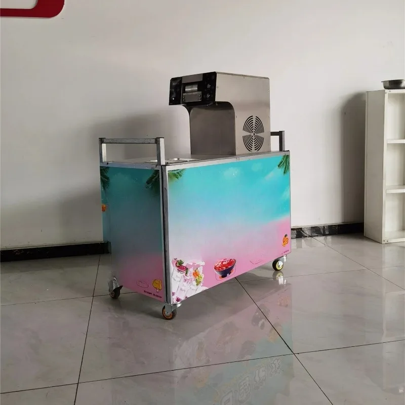 Summer snowflake ice machine