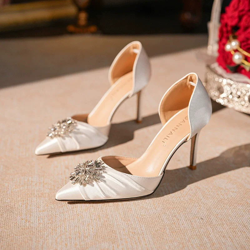 

Spring and summer new pointed hollow rhinestone silk wedding shoes banquet dress large size small size high-heeled women sandals