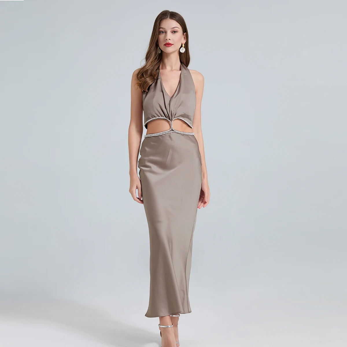 Abito Lungo in Raso di Seta con Scollo a V e Decorazioni in Diamanti, Collezione Primavera 2025, Nuovo Modello Estivo