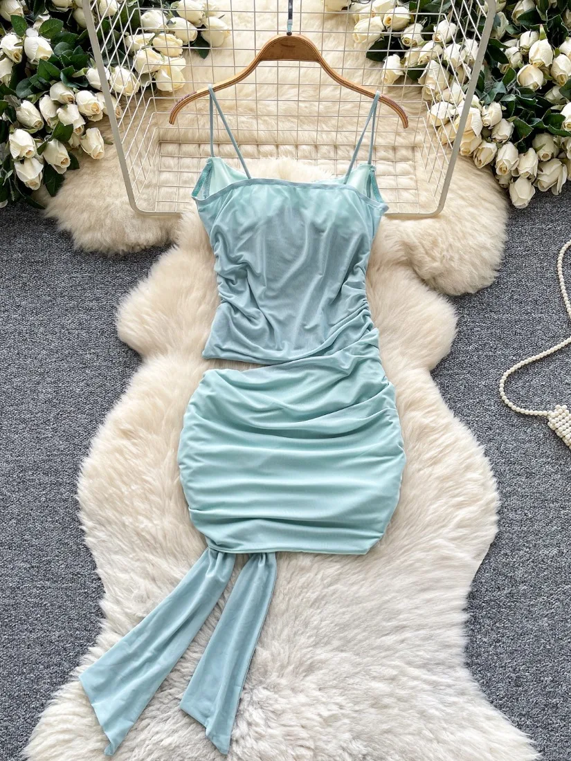 เดรสสั้นรัดรูปทรงบอดี้คอนสำหรับผู้หญิง แบรนด์ Foamlina ดีไซน์เซ็กซี่เว้าช่วงตัว สายเดี่ยวแบบสปาเก็ตตี้ ผ้ารัชด แต่งผูกเชือก ทรงเข้ารูป เหมาะสำหรับงานปาร์ตี้ แฟชั่นฤดูร้อน