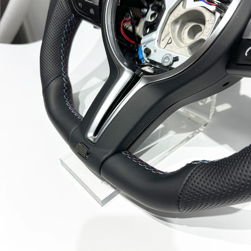 

Эксклюзивный кожаный руль для BMW F01 F10 F11 F30 F31 F34 F35 F45 F46 F90 F91 F92 E89 E84 E81 E87 E92 E70 E72