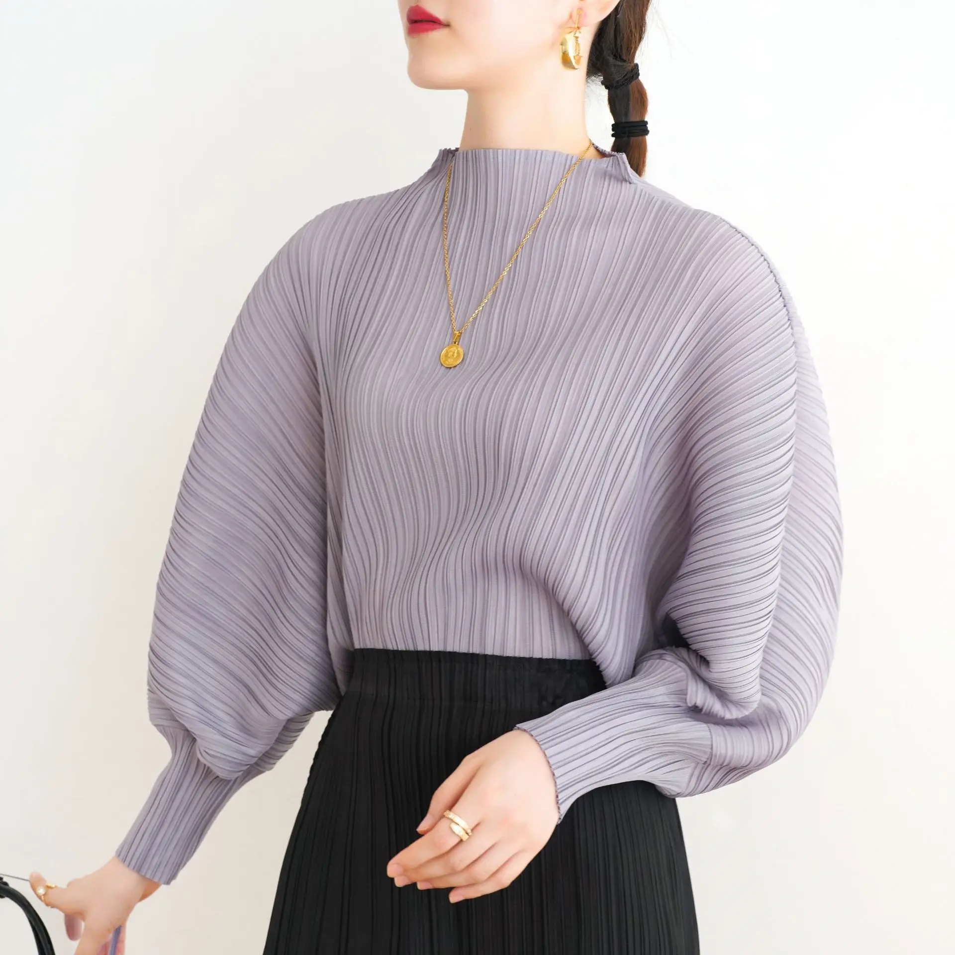 Miyake plissado meia gola alta lanterna manga topos feminino causal moda coreana camiseta