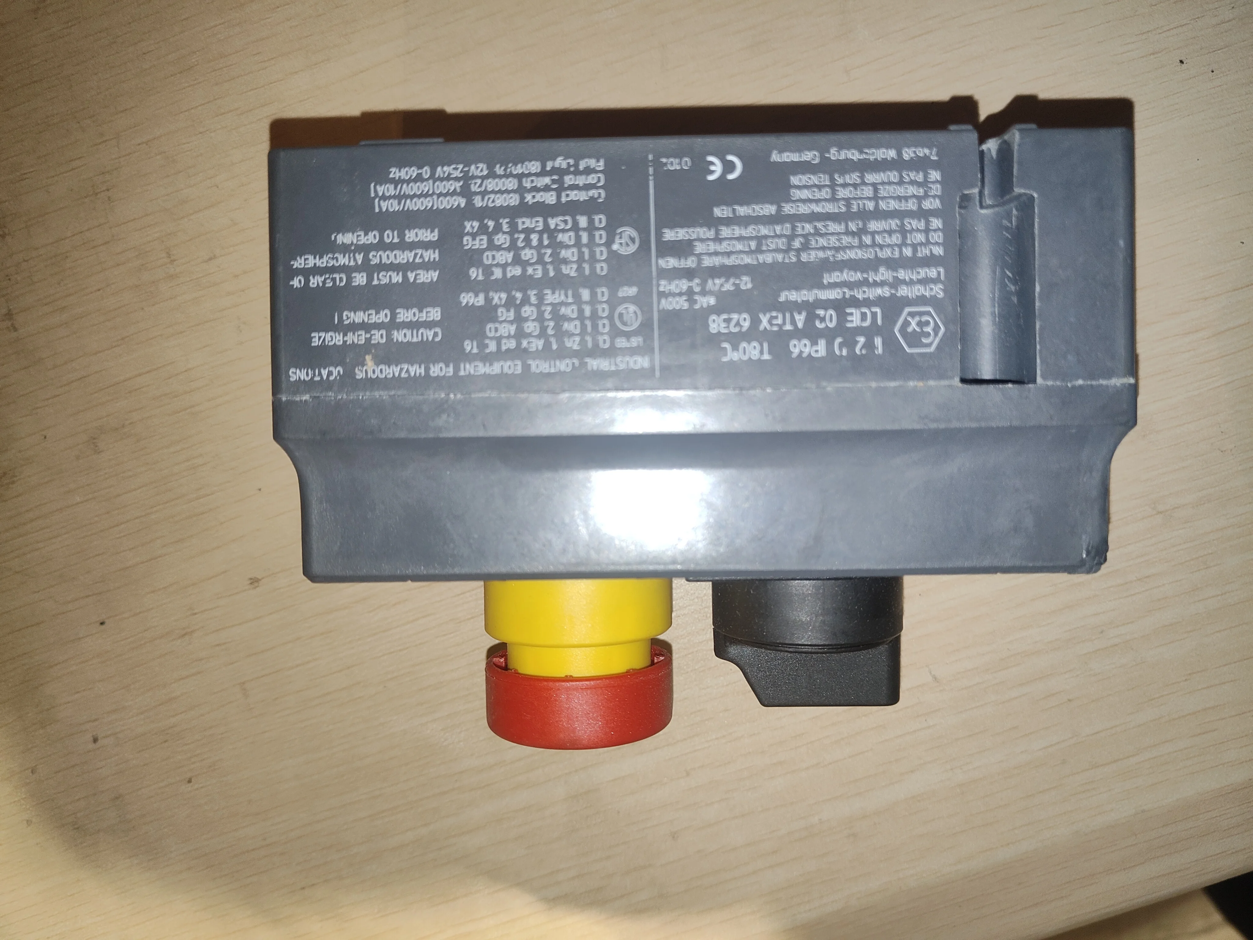 Brand New 8040/11 Control Switch -2G Ex de, C T6, 2D Ex tD A21 T80°C, Stock Ready (With Box)