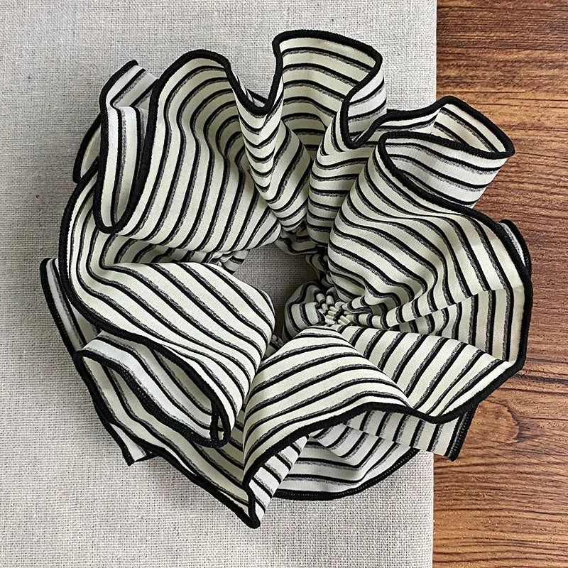 

1PC Fresh and Simple Cloth Striped Scrunchie with a High-End Feel - Hair Ornament for Women, Suitable for Low Ponytails and Bun