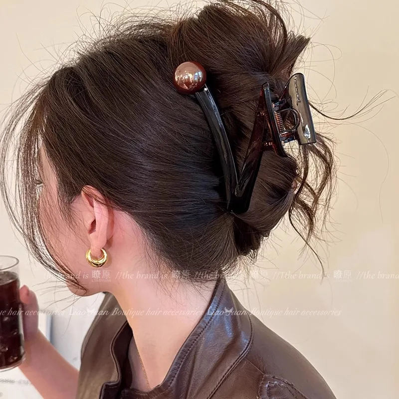 

Versatile Simple Pearl Grab Clip Women 2025 New High-end Acrylic Hairpin Large Shark Clip on The Back of The Head