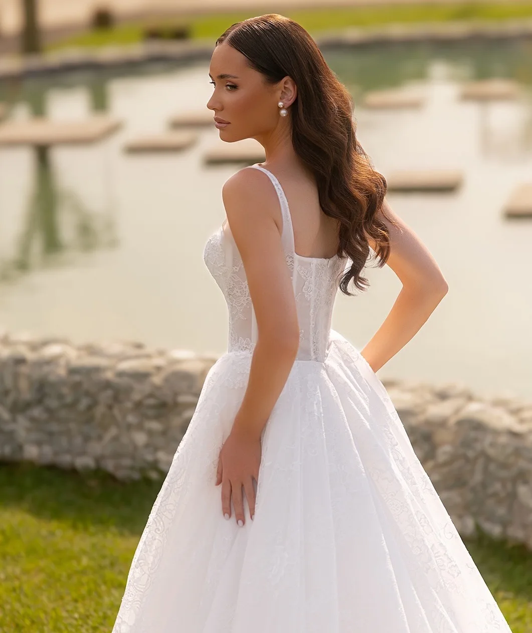 Customized Classic Appliques Wedding Dresses Women's A Line Sweep Train Tulle Bridal Gowns Formal Beach Party Robe