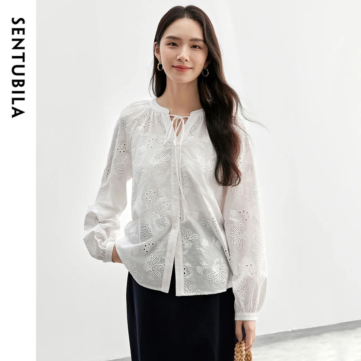 

SENTUBILA женские повседневные рубашки из хлопка, осень 202, свободные удобные элегантные топы на шнуровке с v-образным вырезом и вышивкой, вечерние 151C58156