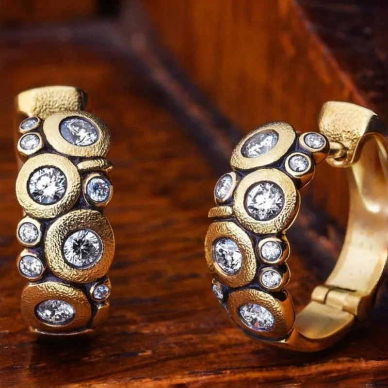 Exquisite elegante synthetische Zirkonia-Blumen-Creolen für Damenmode, vergoldet, Hochzeitsbankett, Schmuckzubehör