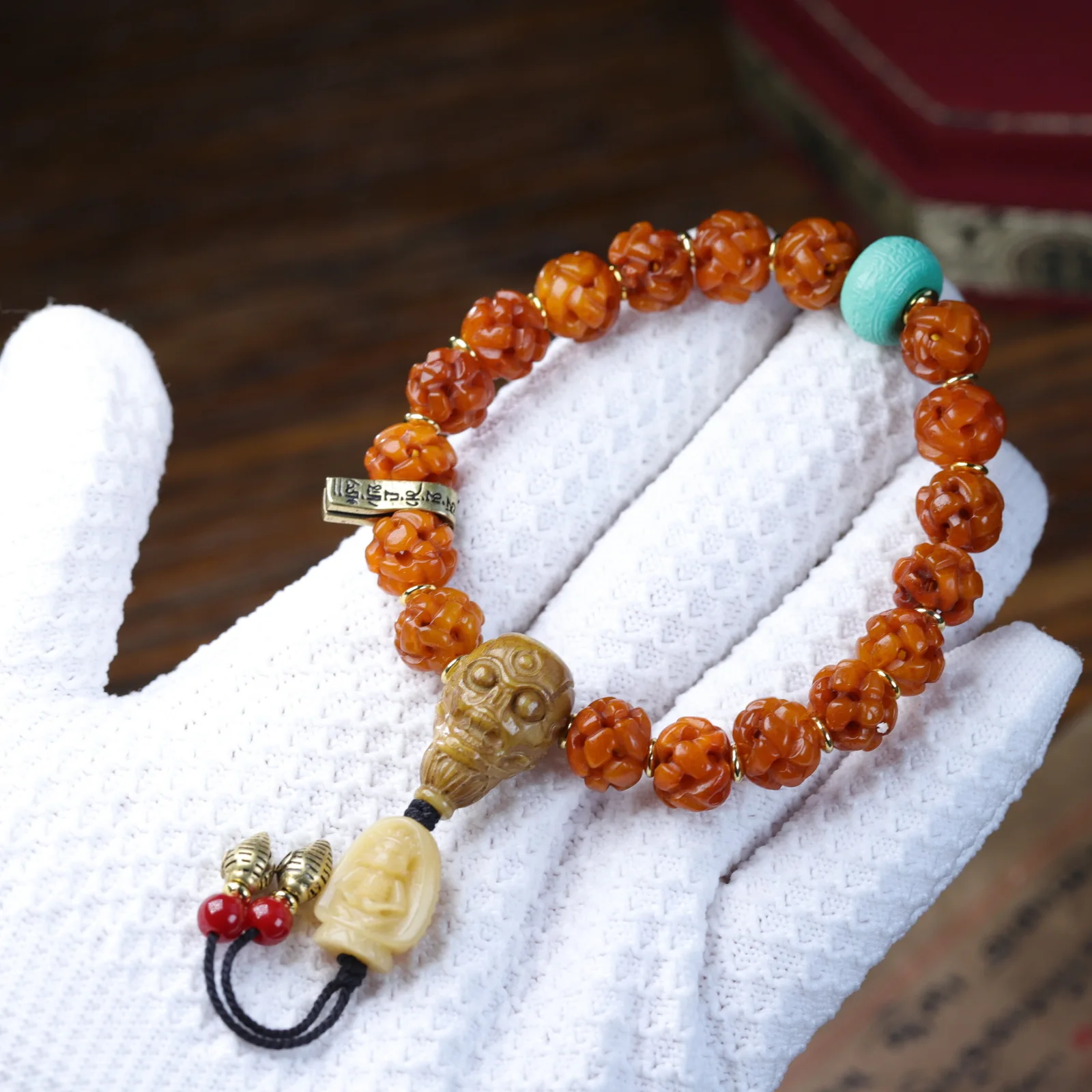 

Tibetan return yak bone hollow carving bracelet Tibetan culture play Buddha beads holding glazed antlers dzi bead accessories