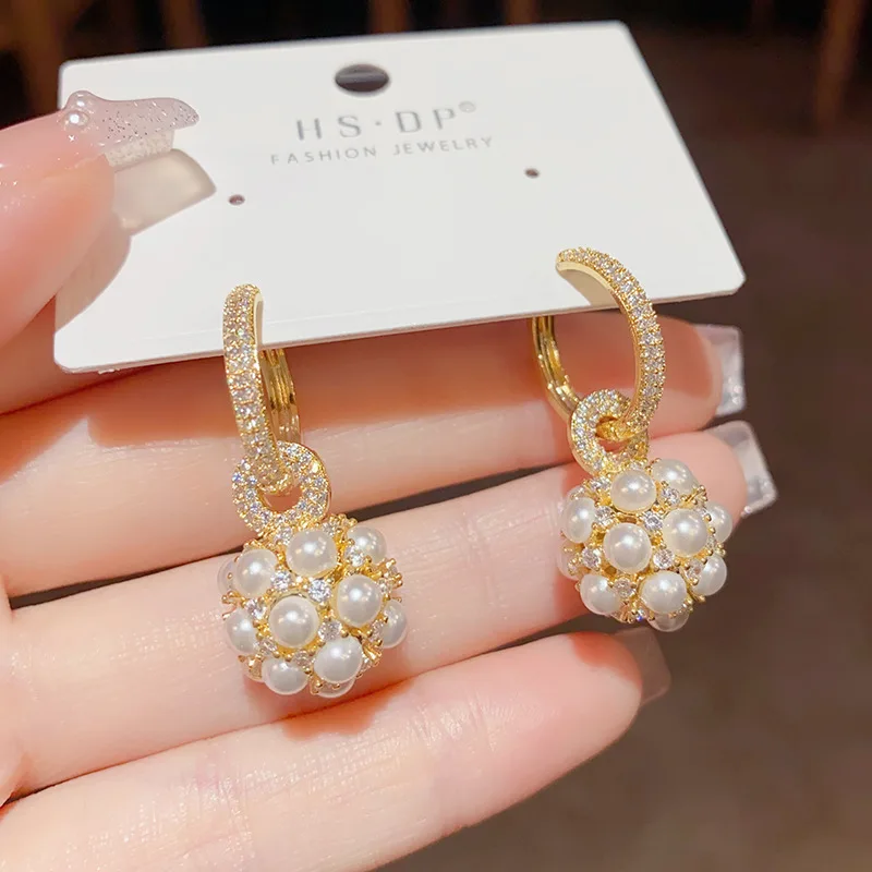 Korean Style High-end Sweet Artistic Style Zircon Pearl Ball Commuting Fashionable Earrings for Women Jewelry.