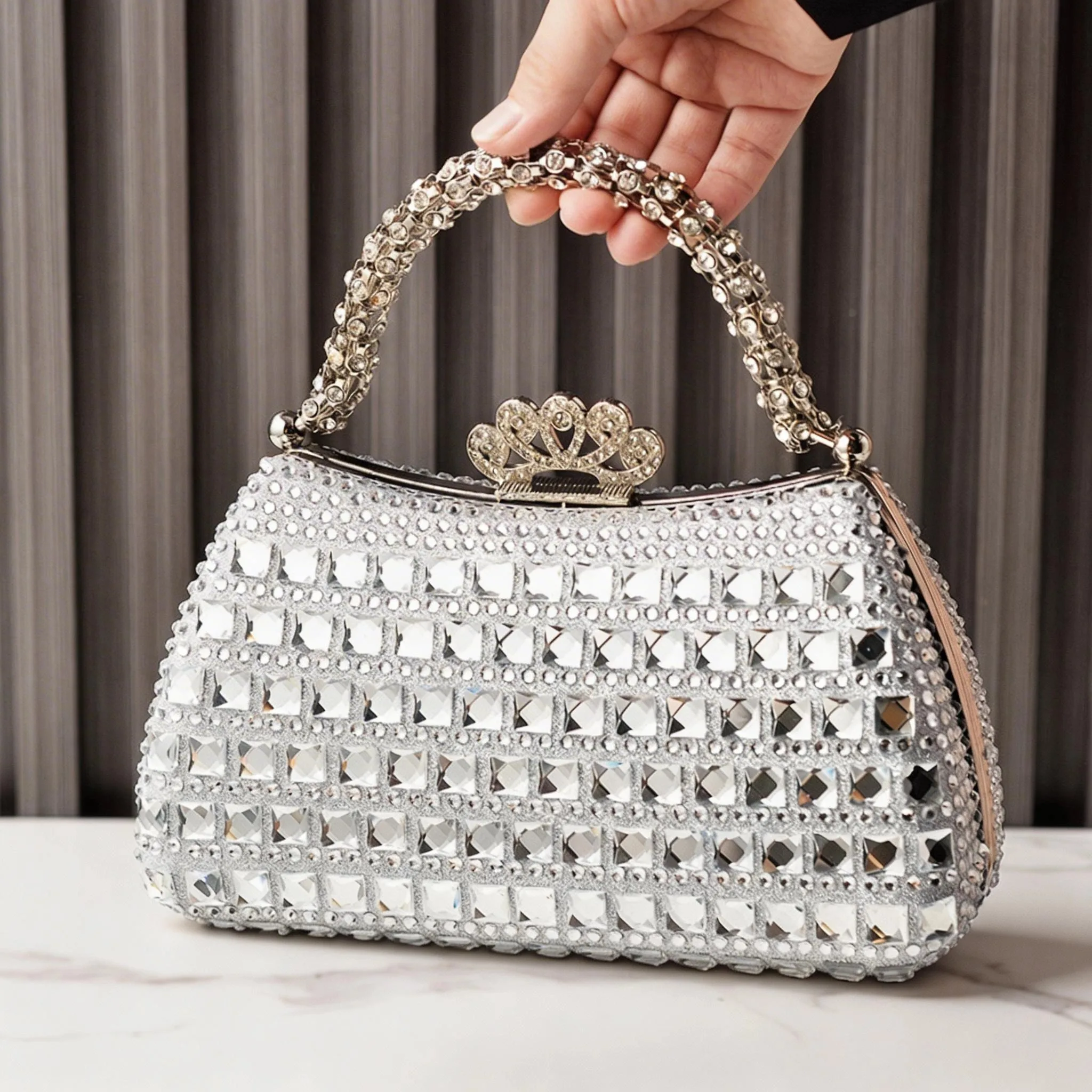 

Silver Woman Bag Shine Bling Crown Hasp Diamond Shoulder Bag Crossbody Luxury Designers Rivet Clutch Party Evening Sparkly Purse