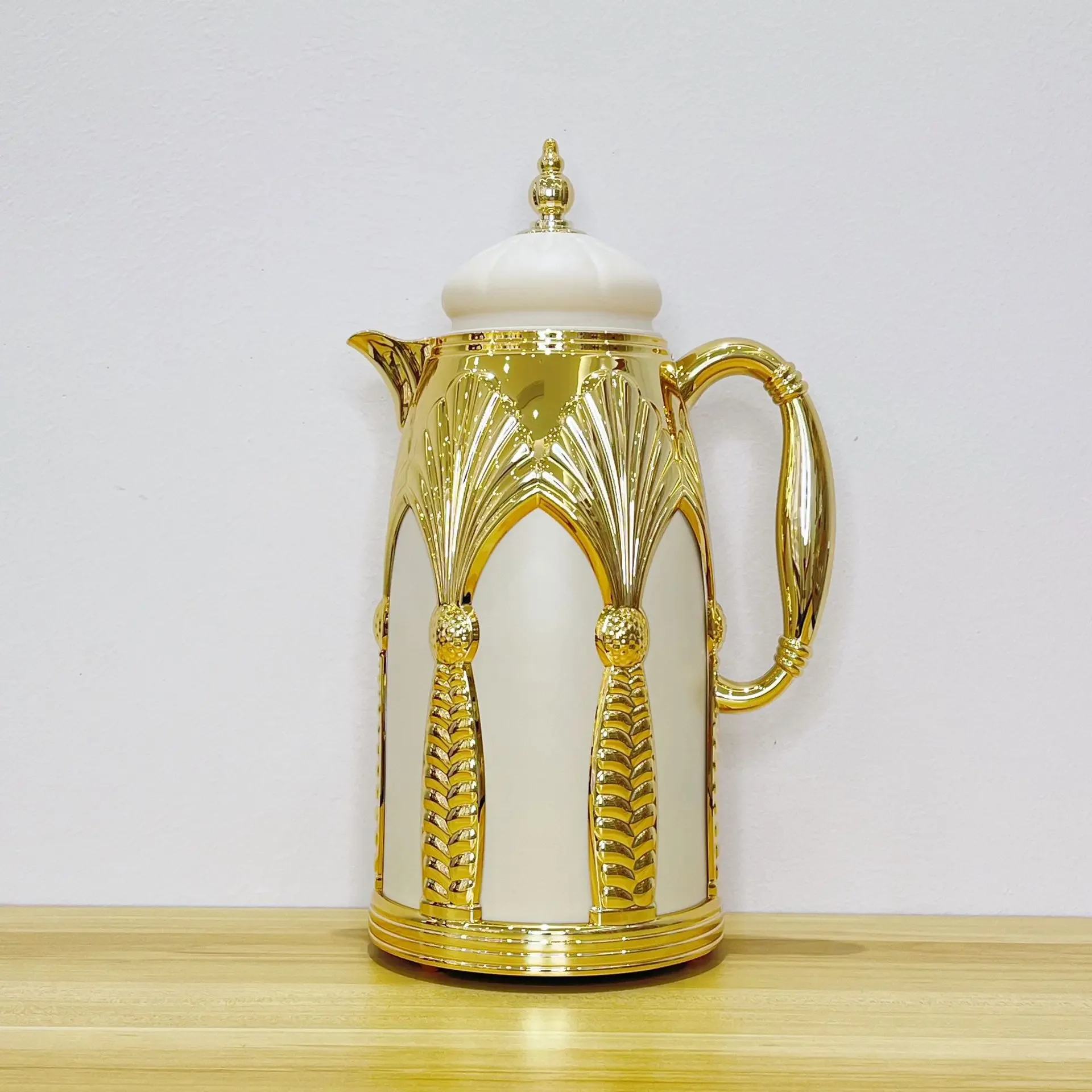 

Arab hand-made coffee pot creative European-style palace gold-plated kettle Arab leak-proof kettle