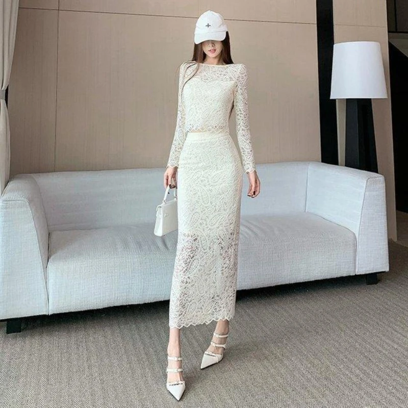 

Весенний новый модный элегантный комплект из двух предметов: женский топ с круглым вырезом и кружевом, короткий стиль + сексуальная облегающая длинная юбка, комплект для создания стильного образа.