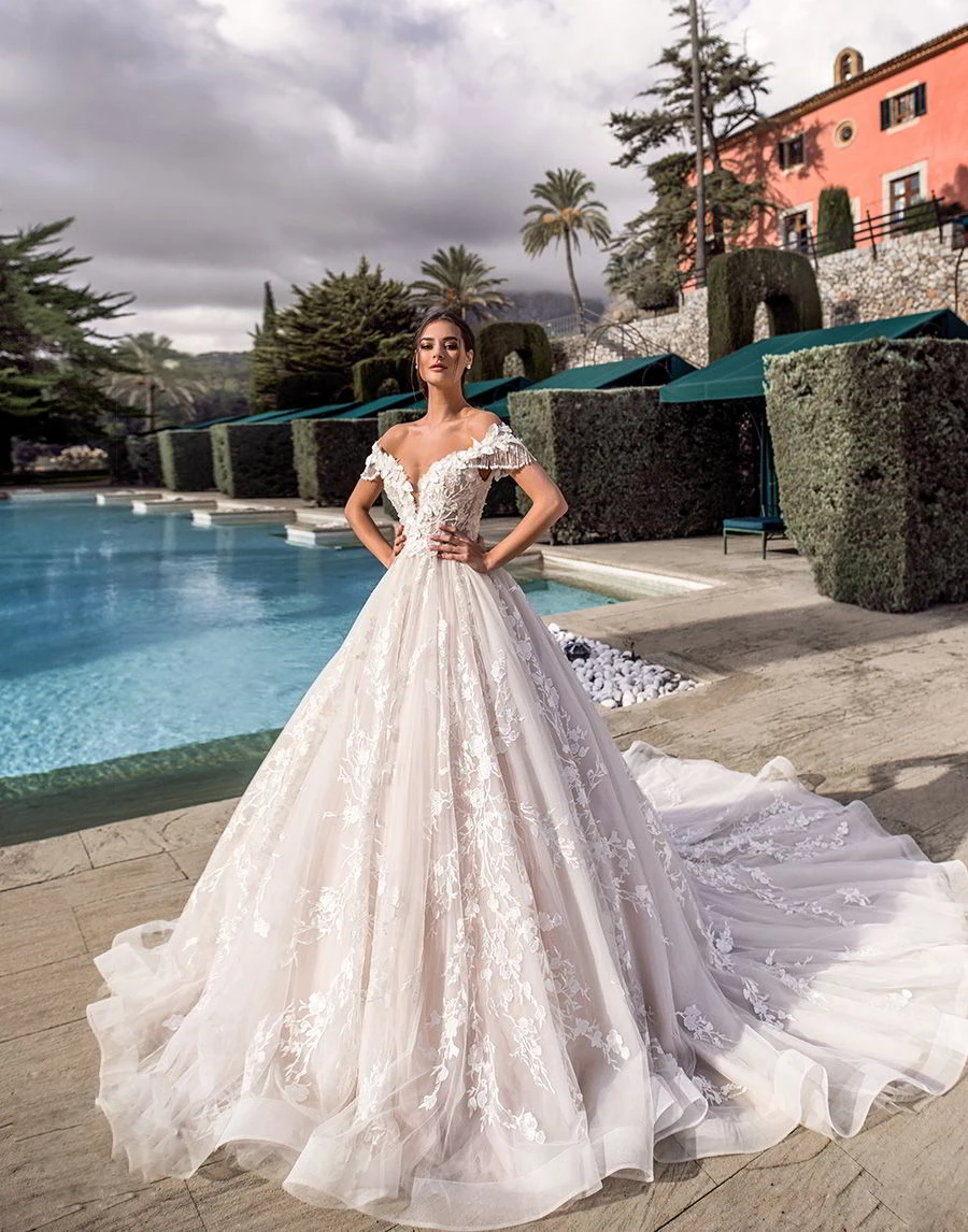 Gaun pernikahan model A Line berenda leher V bahu terbuka gaun pengantin pengantin pernikahan pantai musim panas manik-manik Tulle gaun pengantin