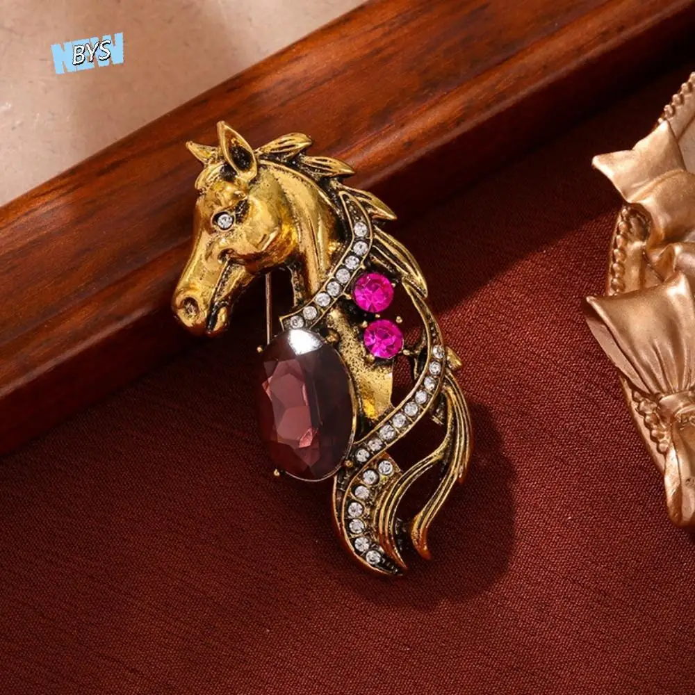 

Fashion Jewelry Zodiac Horse Head Brooch Horse Year Chinese New Year Zodiac Animal Pins Crystal Rhinestone Metal Pony Badge Pin