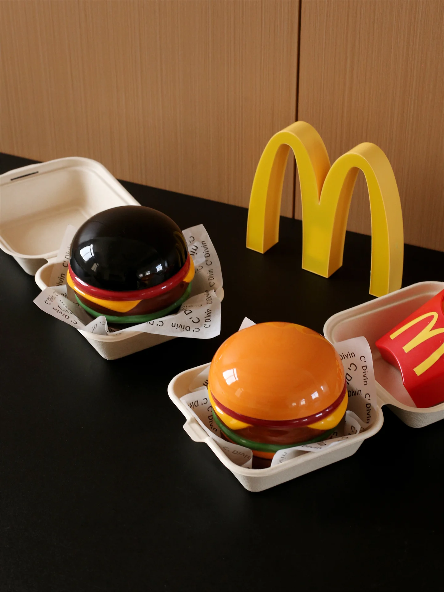 

CMYD Original Design Ceramic Burger Ashtray with Lid Moving Gift Decorative Ornament Creative Festival Supplies