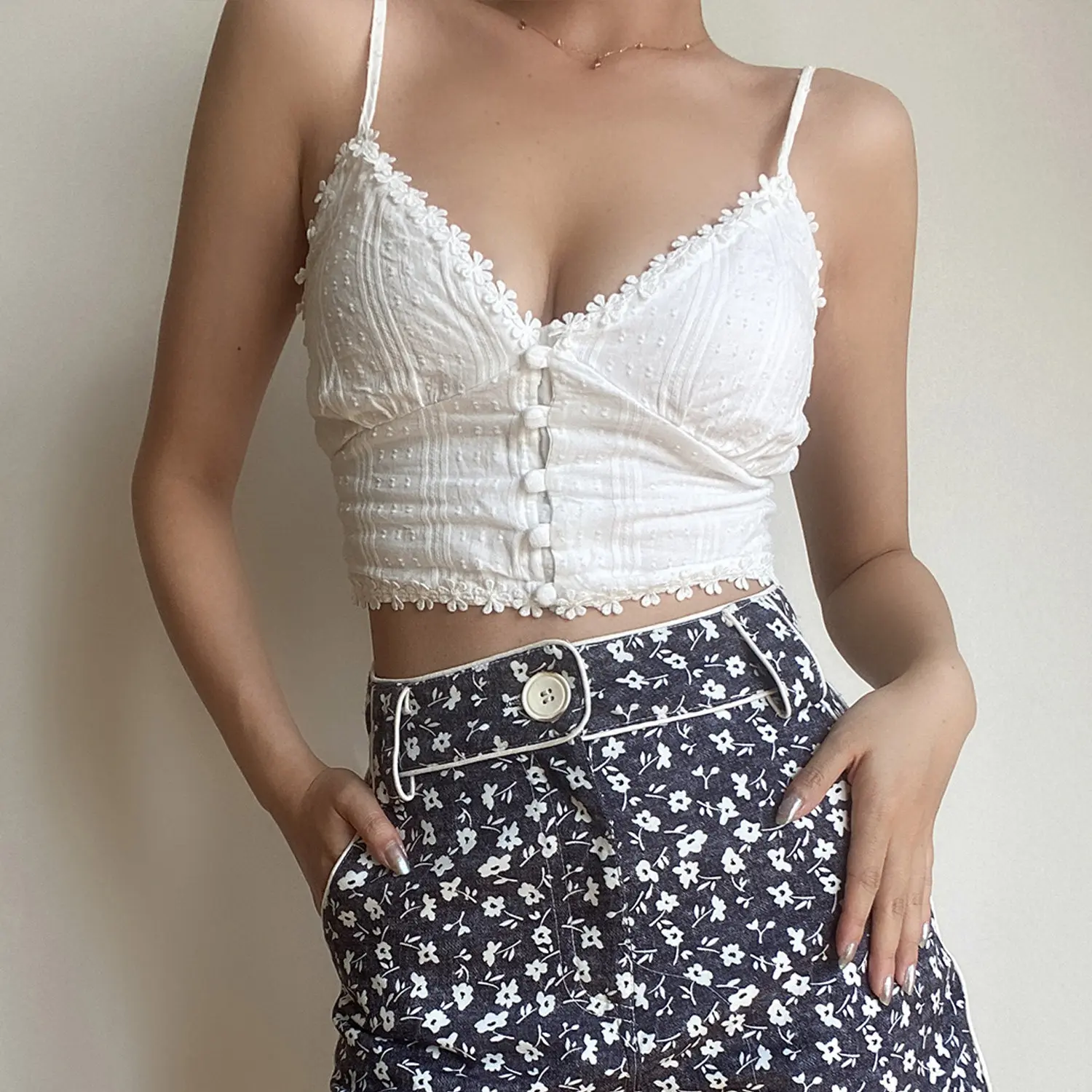Women's White Cami Top Vintage Y2K Gyaru V-neck Tank Top Vacation Style Camisole Off Shoulder Sleeveless Cropped Top Summer 2026