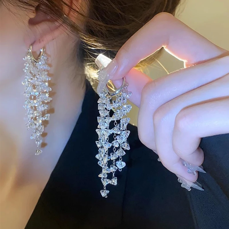 

Exquisite Y2K White Rhinestone Tassel Dangle Earrings for Women Korean Fashion Light Luxury Earring Banquet Party Jewelry Gifts