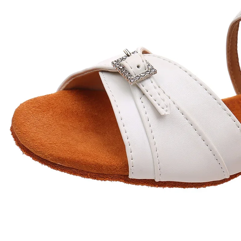 جلد الفتيات العلامة التجارية الجديدة الأبيض الساتان قاعة الرقص أحذية نسائية كعب منخفض لينة أسفل أحذية الرقص اللاتينية أحذية السالسا التانغو 24-40