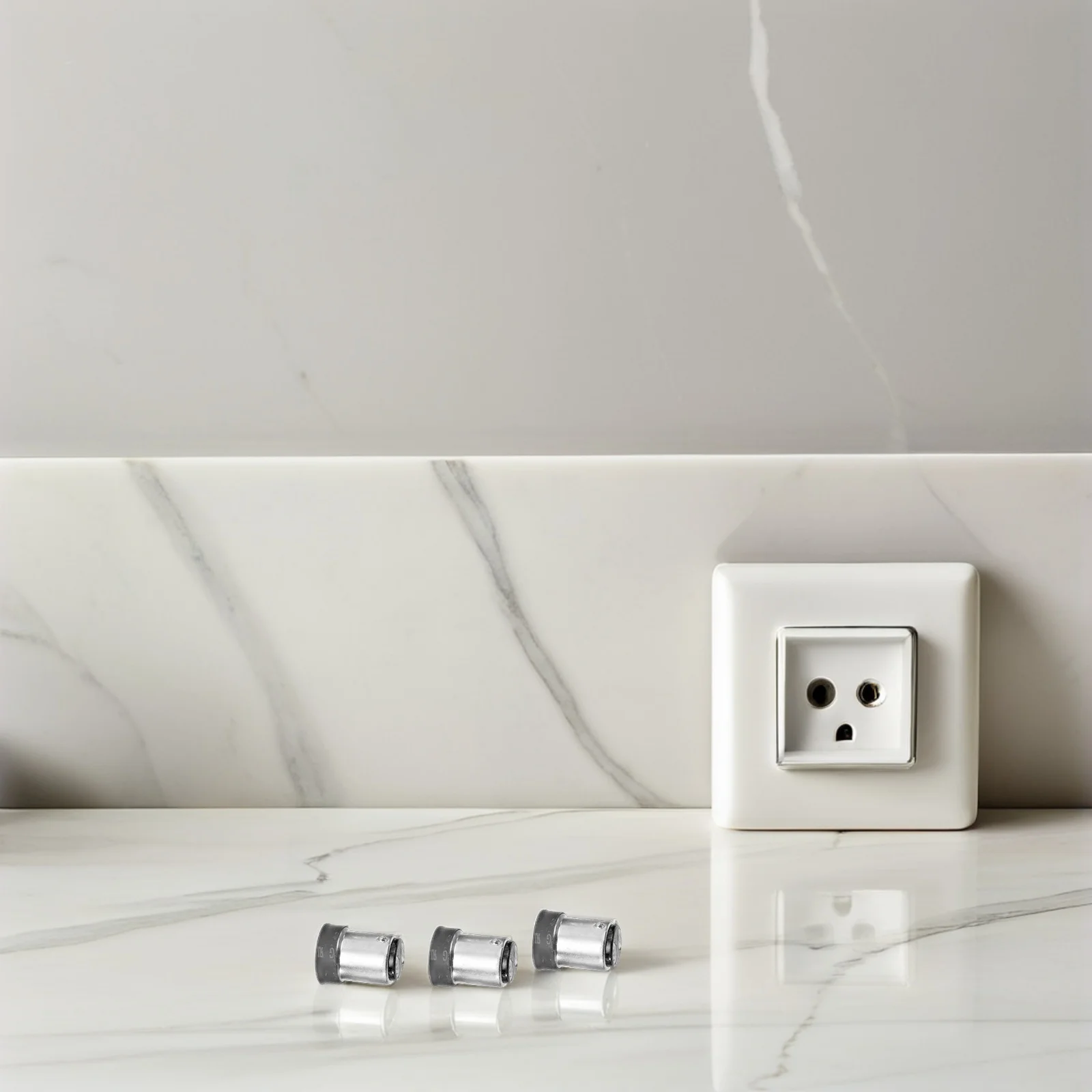 

10pcs B15 To E14 Light Bulb Socket Converter Adapter Small Size Heat Resistant Lamp Holder For Garage Workshop Basement Carport