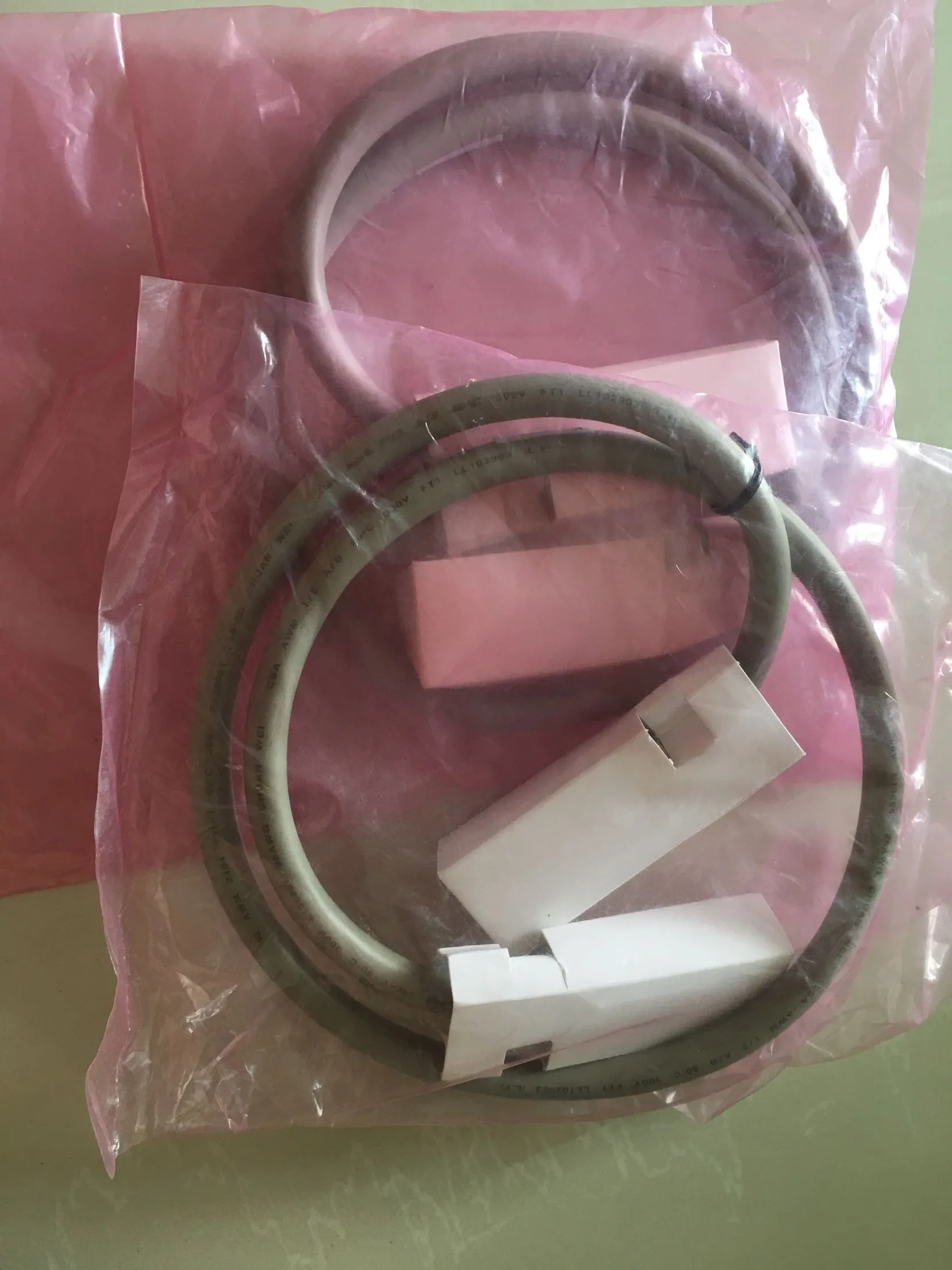

Agilent GPIB Line 10833A, подлинный оригинальный и совершенно новый.