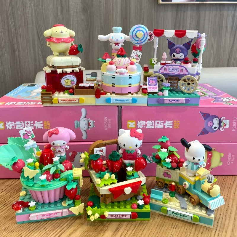 

В наличии: Конструкторы Sanrio Strawberry Town, фигурки Hello Kitty, My Melody, Kuromi, Pompompurin, игрушки-украшения, подарок на Новый год для детей.