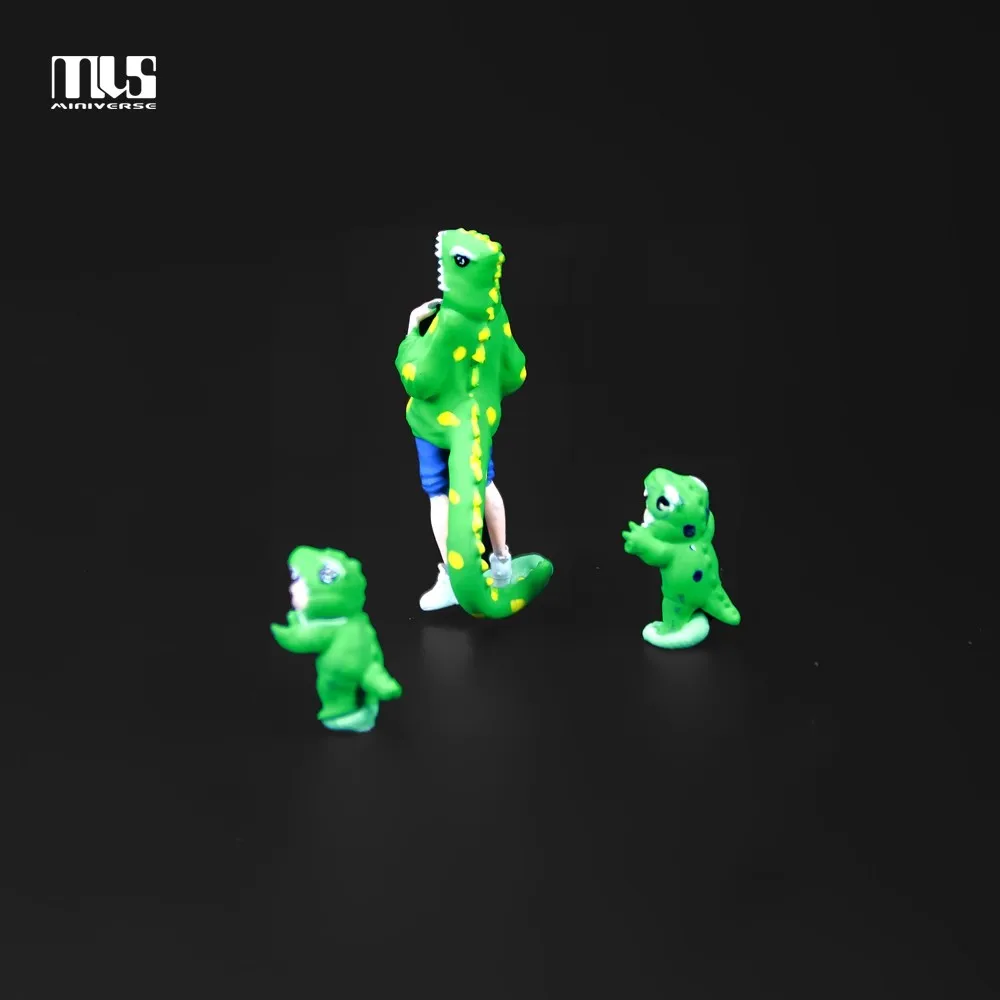 MVS 1/64 شخصيات مصغرة 1 كبيرة و 2 بدلة ديناصور خضراء/وردية صغيرة