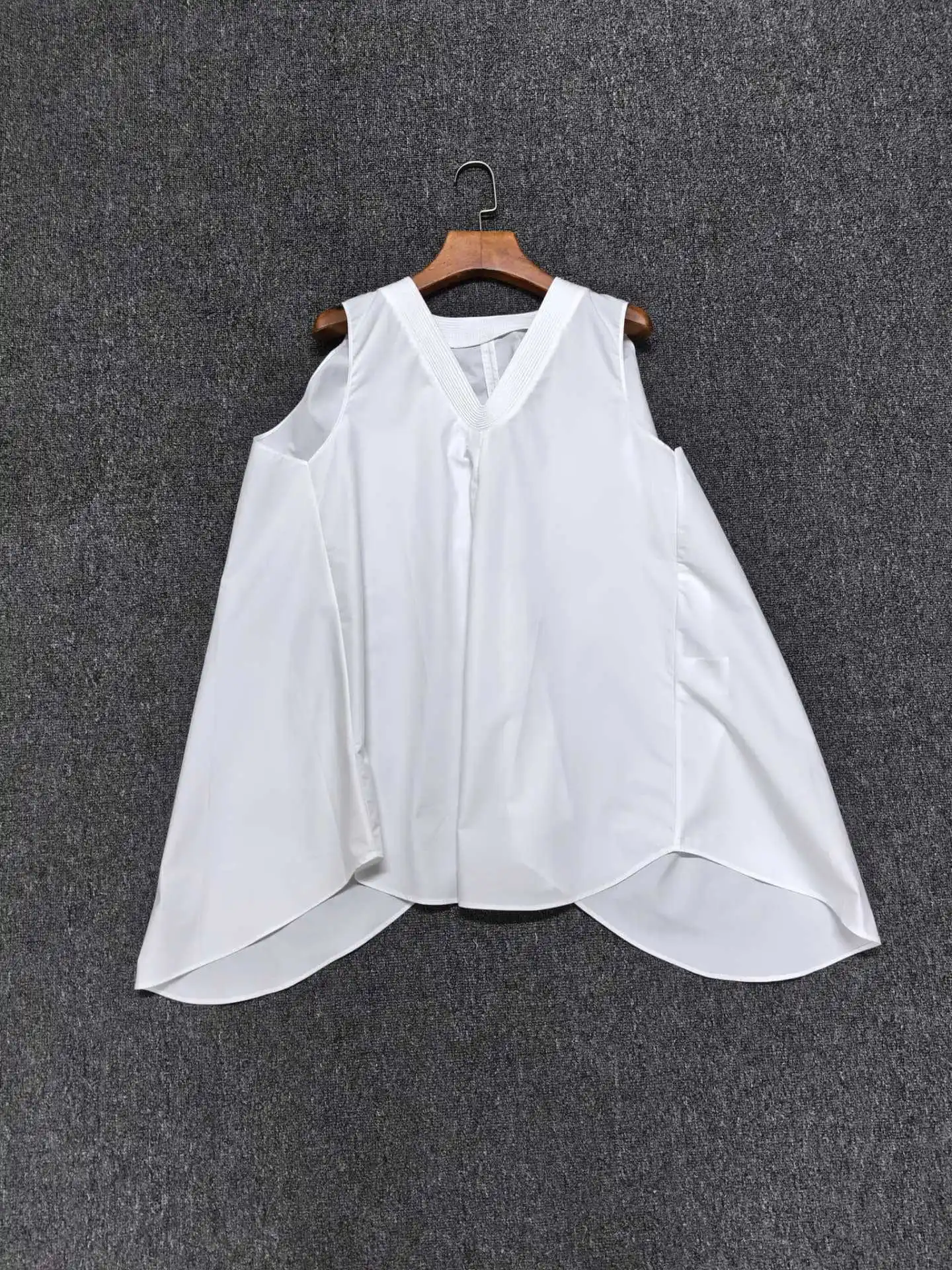 Loose-Fitting Pure Cotton V-Neck Sleeveless Shirt For Women, 2026 Early Autumn New Style A-Line Top