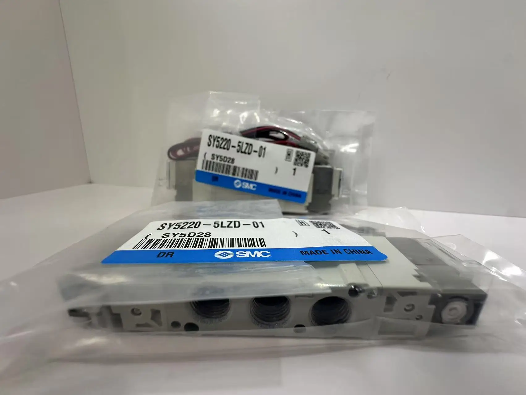 SMC جديد لفائف الملف اللولبي صمام SY5220-5LZD-01/C6/C8/C10 سبائك الألومنيوم الموضوع اتصال لقطع غيار الآلات الهوائية الصناعية
