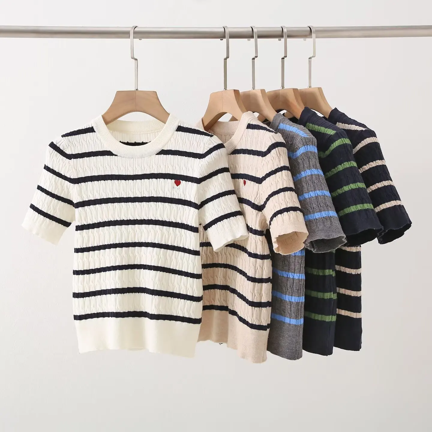 

Милый и универсальный круглый вязаный топ в полоску с вышивкой Ne Heart, корейский топ, осень-зима, Новое поступление