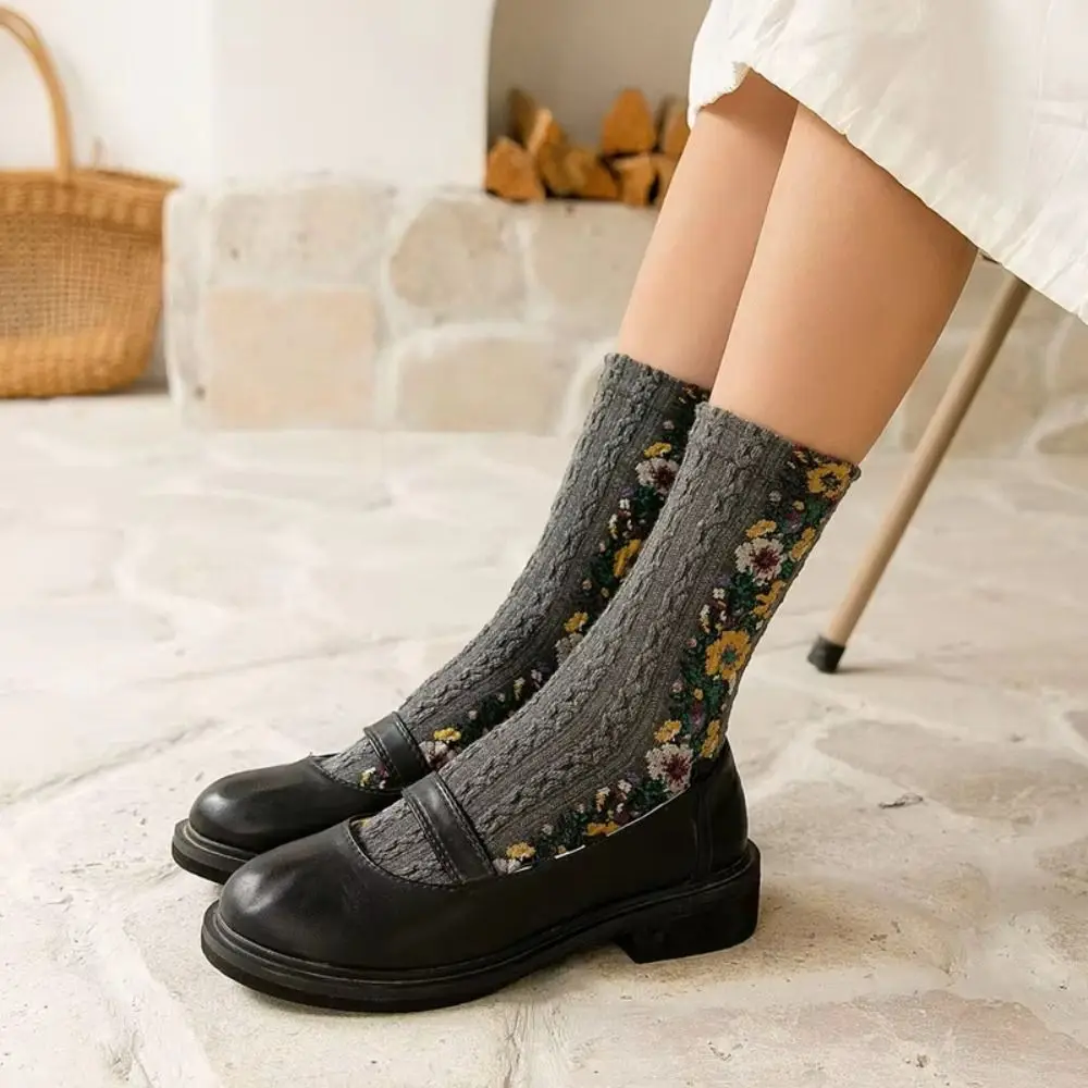 5Pairs Vintage Floral Embroidery Socks Harajuku Sweat-absorbing Medium Tube Socks High Elasticity Comfortable Ethnic Style Socks