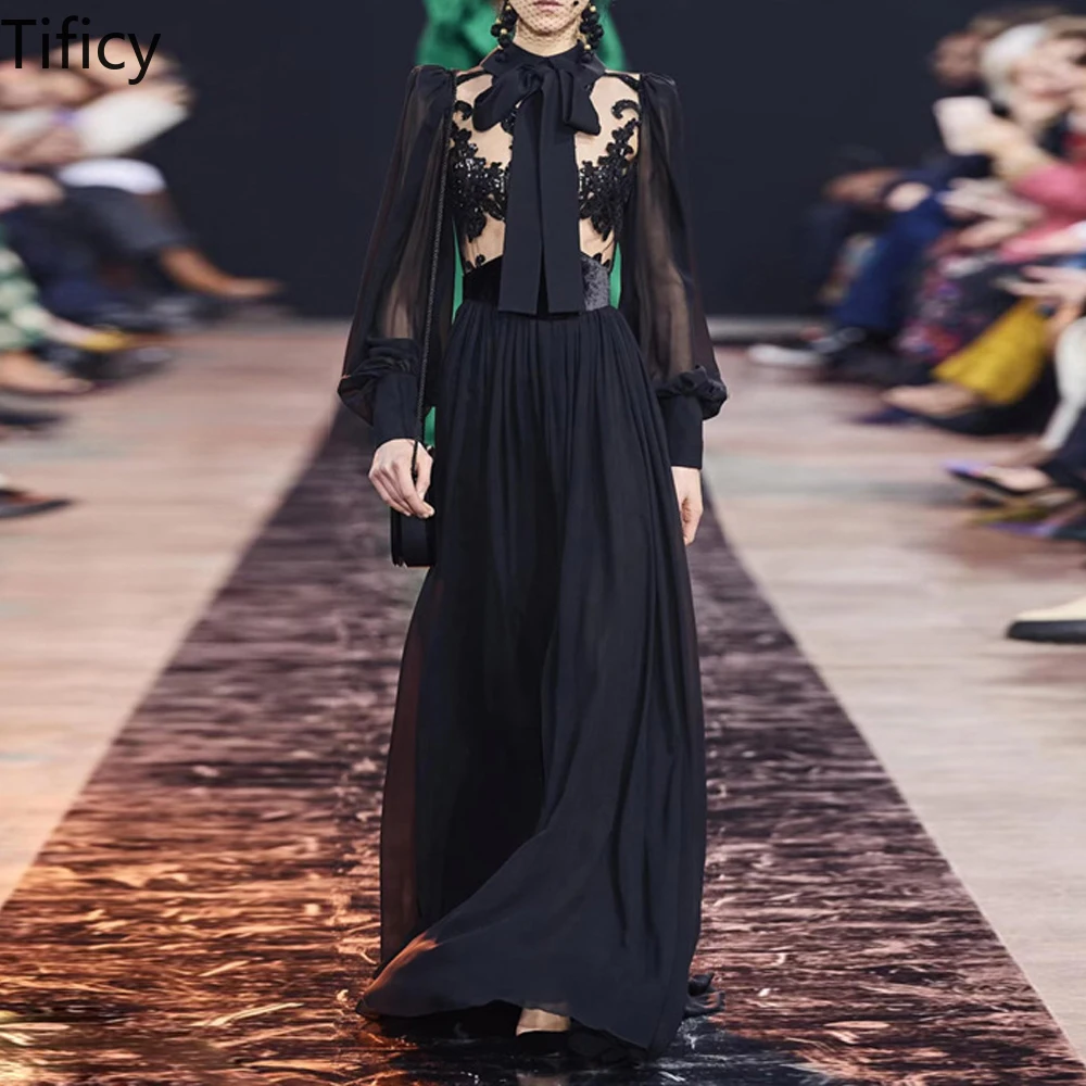 

High Quality Spring/Summer New Women's Wear Polo Collar Long Sleeved Black Heavy Industry Embroidered Waist Length Dress