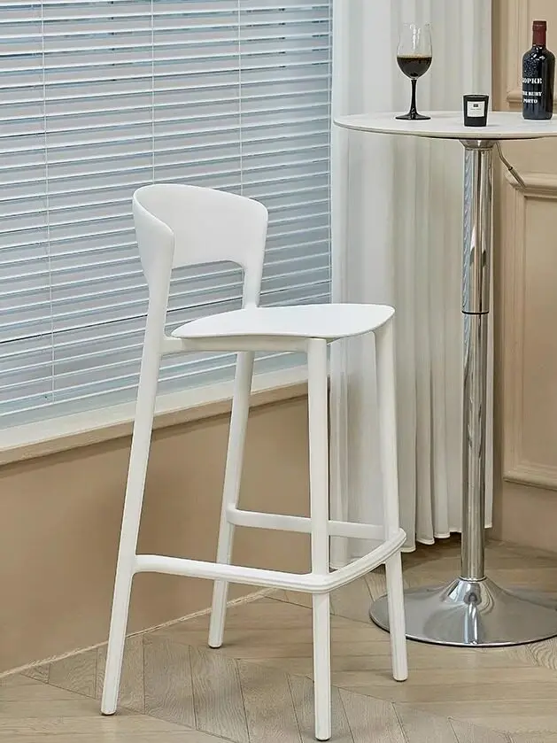 İskandinav Tarzı Kalınlaştırılmış Plastik Yüksek Tabure, Dış Mekan İstiflenebilir Yüksek Tabure, Küçük Daireler için Tasarımcı Minimalist Bar Taburesi