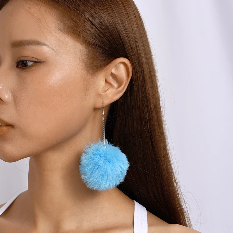 Trendige bunte große Plüsch-Kugel-Ohrringe für Frauen und Mädchen, Party, Festival, Schmuck, Geschenke – Detail 1