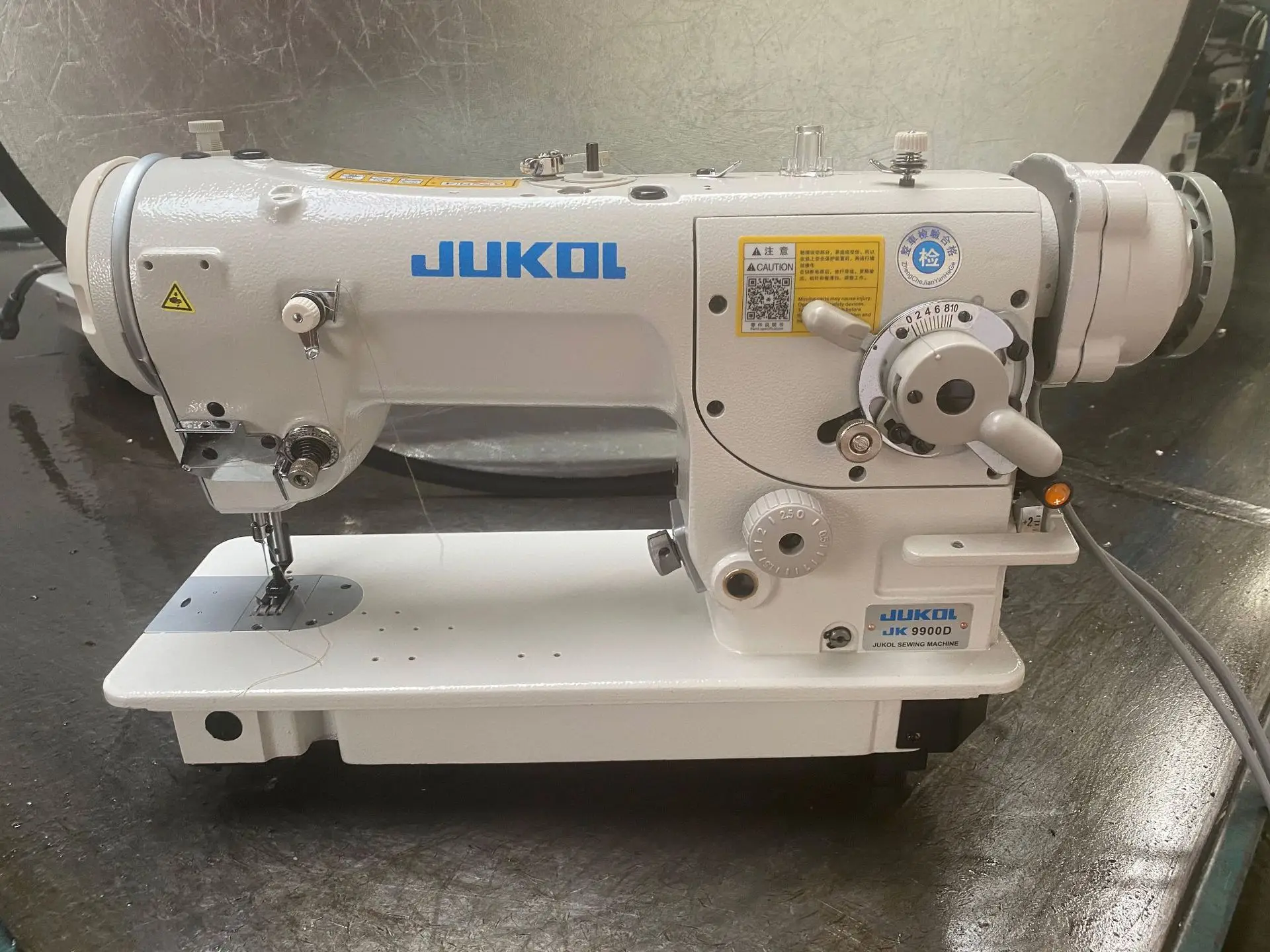 

20U Computer Zigzag Sewing 100 Kinds of Patterns Herringbone Machine Industrial Sewing Machine Synchronous Triangular Needle Car