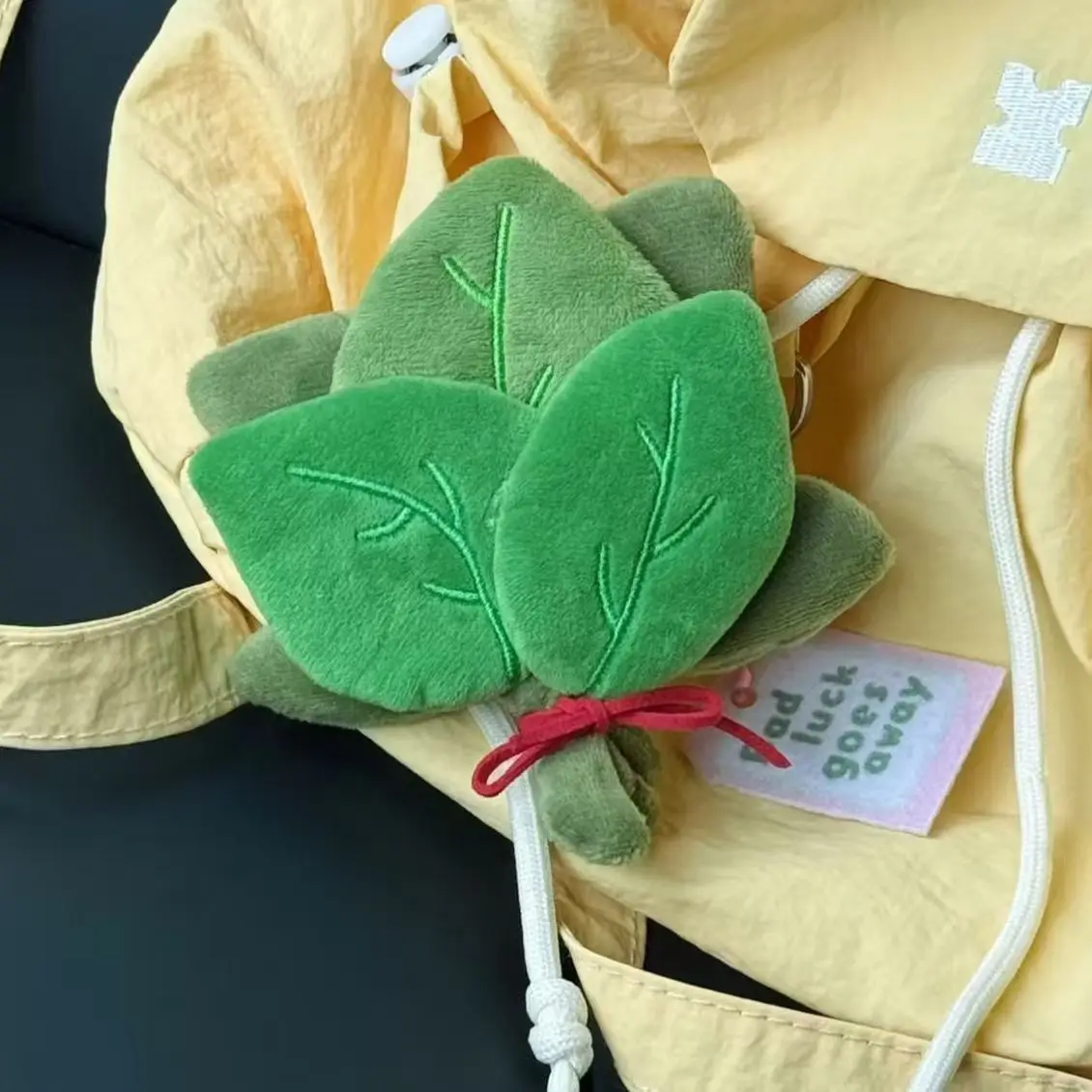 

1Pc Creative Green Pomelo Leaf Pendant Lucky Charm Car Keyring For Dispelling Bad Luck Home Bedroom Decor Backpack Charms Gift