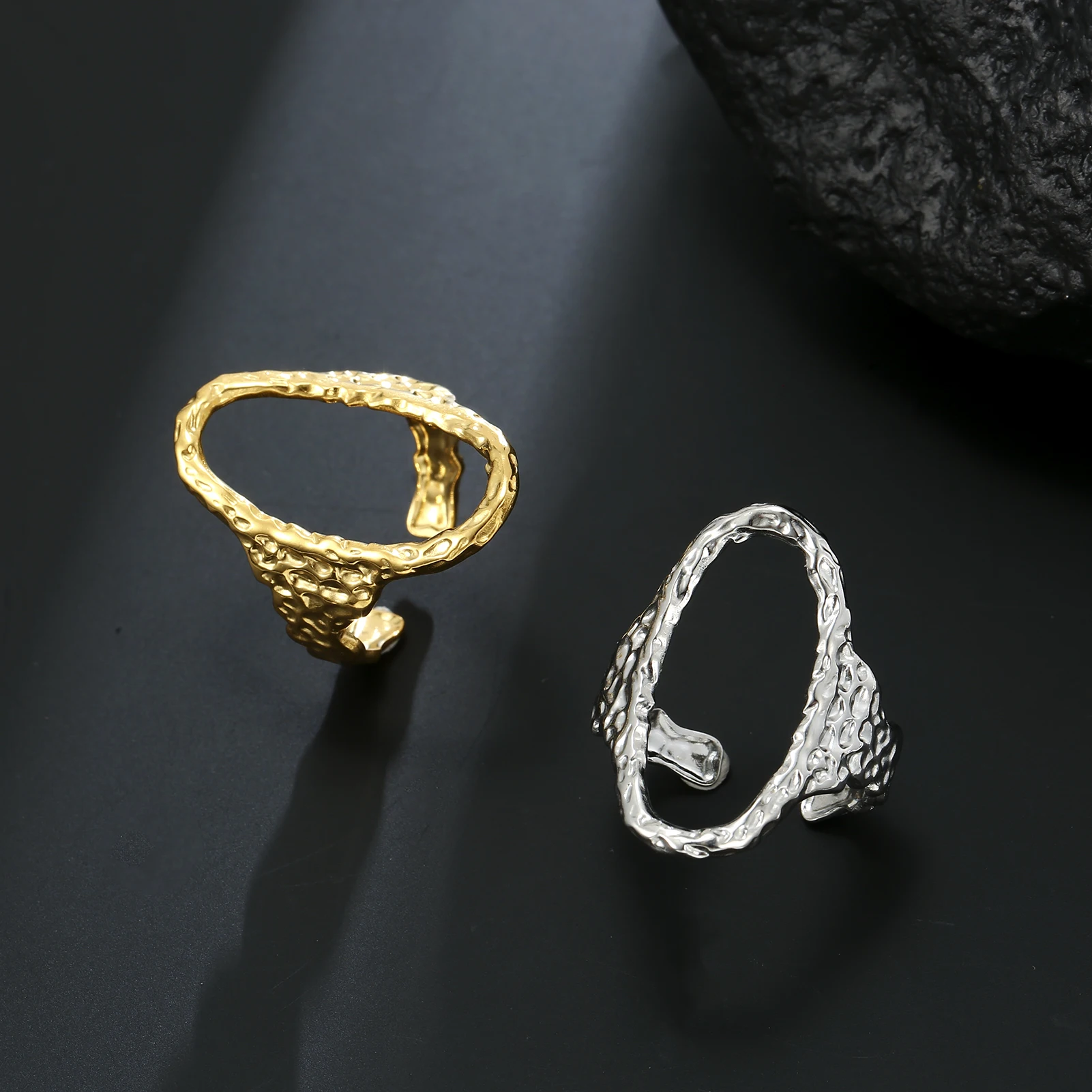 

Amaxer For Men Women Hammered Face Rings Forge Design Stainless Steel Finger Ring Gothic Wedding Jewellery Ring Gift