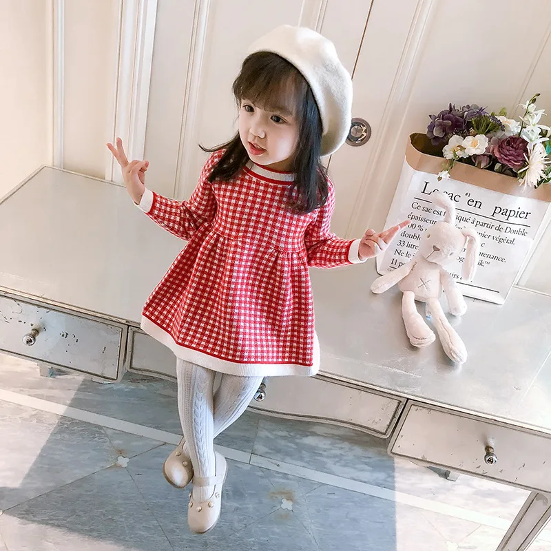 Neues kariertes, bedrucktes, langärmeliges, farbblockiertes, süßes und niedliches, modisches, warmes Mini-Wollkleid für Mädchen im Herbst und Winter. – Detail 5