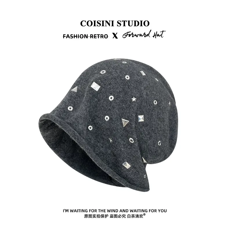 Koreanische Persönlichkeits-Beanie mit Nieten-Design für Herbst und Winter, warme und vielseitige Mütze für Männer und Frauen – Detail 1