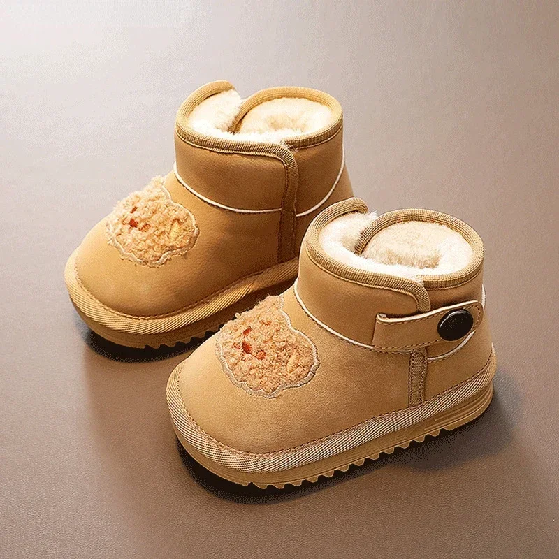 Nuevas botas bonitas de oso a la moda para niñas, zapatos cálidos antideslizantes y cómodos para niños, zapatos versátiles de dibujos animados para niños, botas de nieve de fondo suave