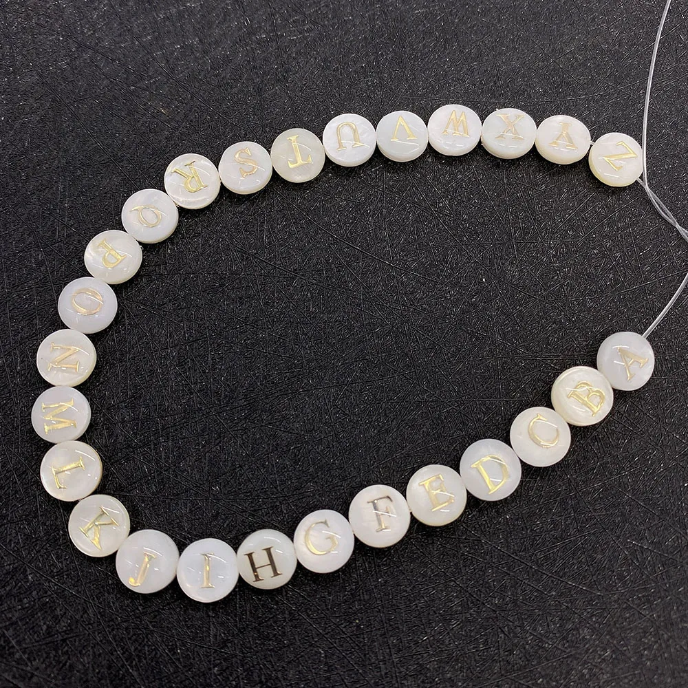 Image 6: Perle de l'alphabet coquillage d'eau douce, 26 lettres anglaises, nacre blanche, bijoux exécutifs, bracelet à faire soi-même, accessoires pendentif, 10 pièces