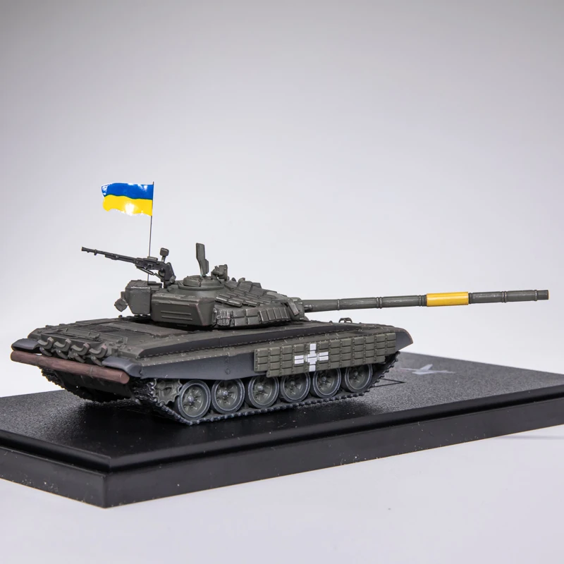 ARTISAN 1:72 Scale Plastic Ukrainian T-72 Main Battle Tank Model Militarized Combat Track Type Classics Adult Gifts Toys