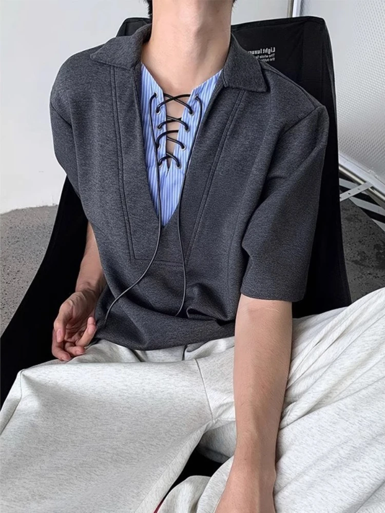 

Летняя уличная мужская одежда с контрастной вставкой и V-образным вырезом, кружевная гибридная рубашка-поло, куртка с универсальным воротником и коротким рукавом со скрытым слоем рубашки