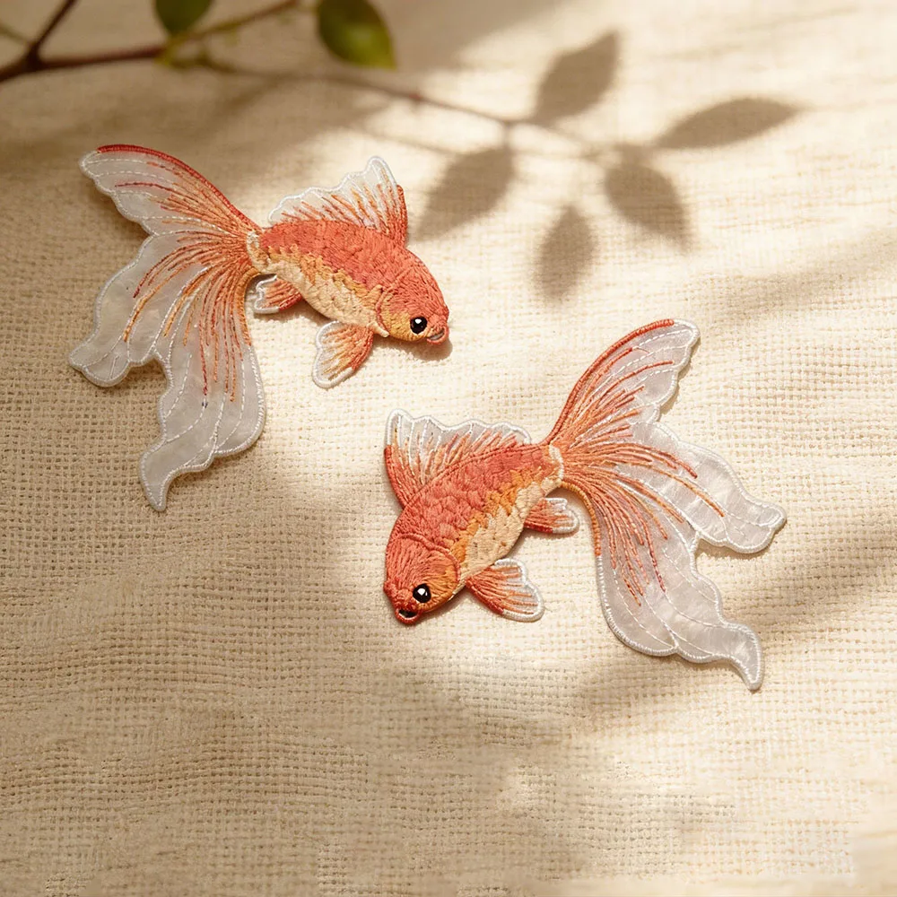 1 Paar mehrfarbige Goldfisch-Stickerei-Aufnäher aus Stoff für T-Shirts, Taschen, Hüte, Accessoires, DIY-Bügelbilder zur Reparatur – Detail 3