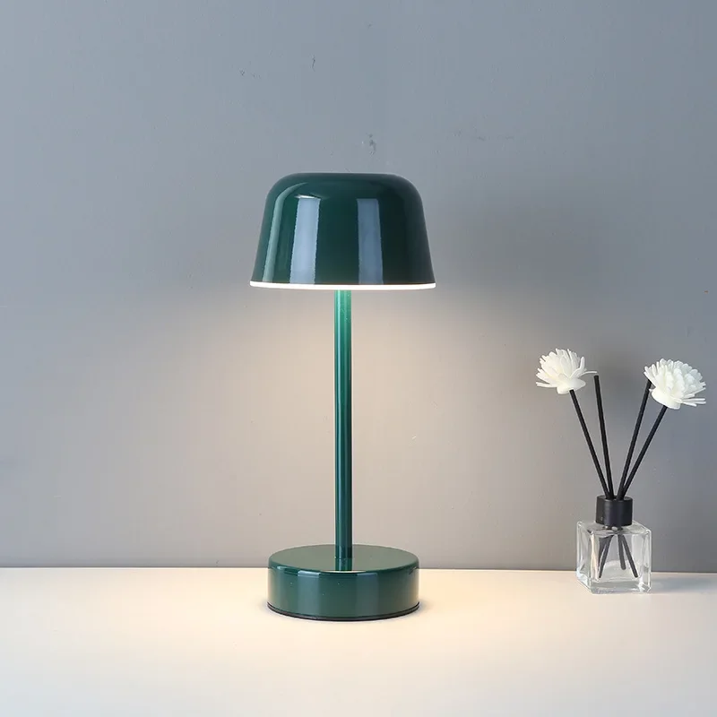 Modern Table Lamp Mushroom Metal Table Lights Art Design For Kid Room Minimalist Cute Portable Lighting Fixtures Bedside Lamp