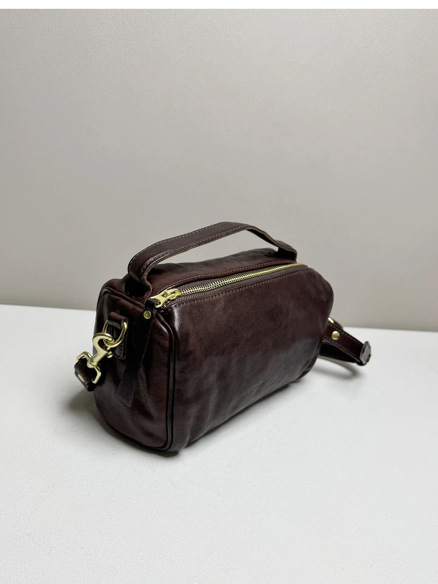 Handgefertigte Damenhandtaschen aus echtem Leder von Modedesignern, für den Alltag, Partys und luxuriöse Anlässe, natürliche Echtleder-Umhängetasche für Damen. – Detail 18