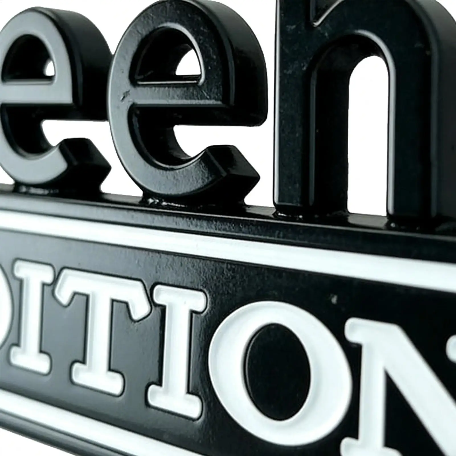 Queen Sticker For Car 2 Pieces Metal 3D Waterproof Bumper Decals Queen Edition Metal Car Emblem For Trucks SUVs Motorcycle