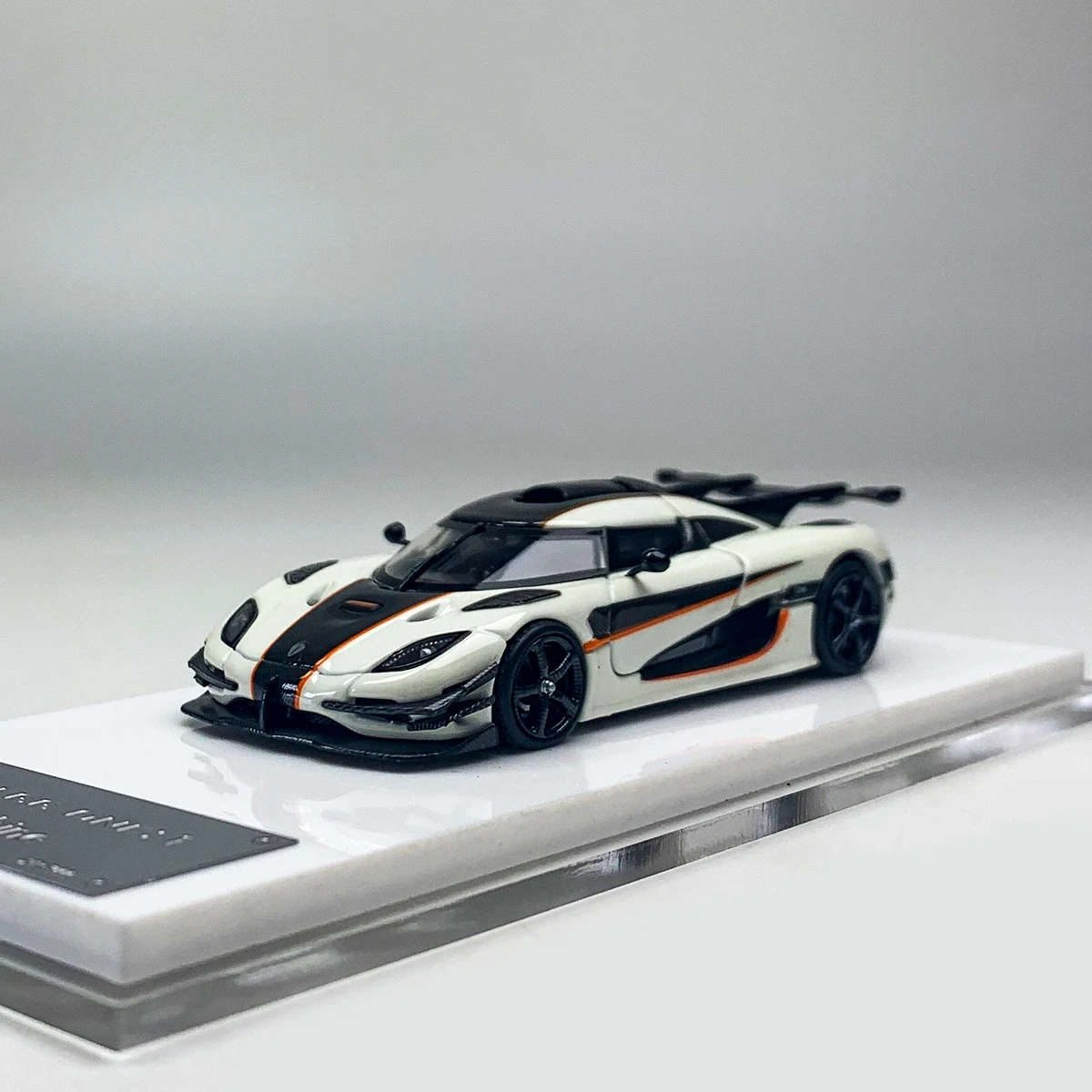 Stocks POP Shine 1:64 Diecast Koenigsegg ONE 1 Luminous White Color In 2024